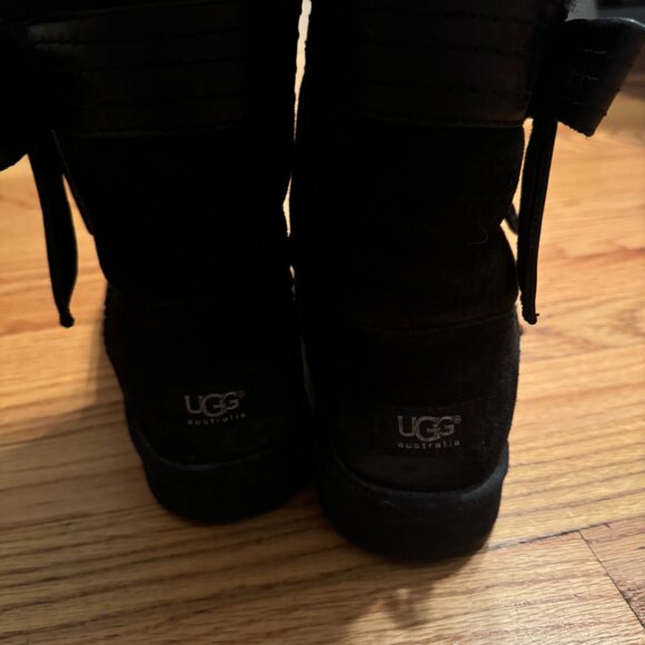 Women's Ugg Boots - Picture 3 of 4